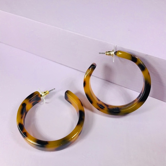Tortoise Thick Hoops - Picture 6 of 8